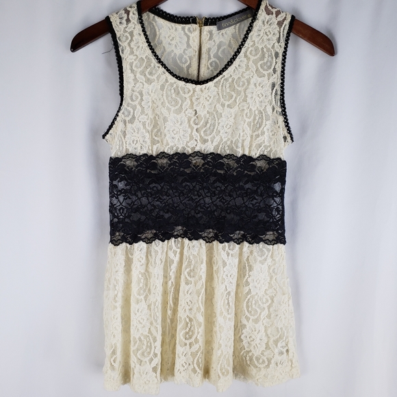 finn & clover Tops - Finn & Clover Cream Black Lace Tank Top Blouse M